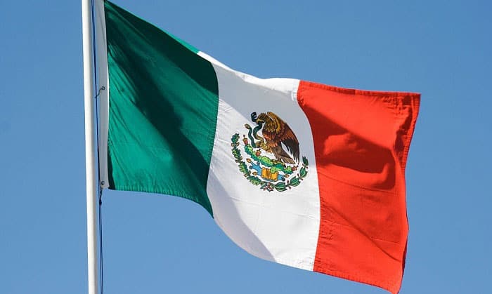 what bird is on the mexican flag