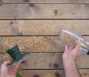 Clean-Bird-Feeders-With-Vinegar-step-1